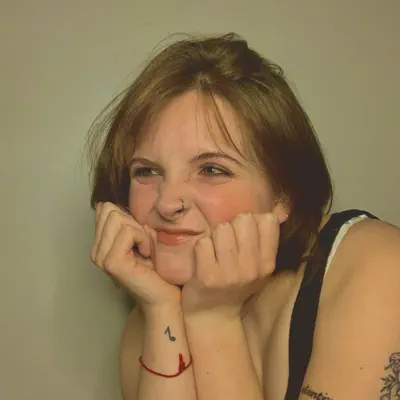 Poslechněte si interpreta Chloe Selavka, sledujte hudební videa, přečtěte si životopis, podívejte se na data turné a další informace.