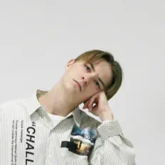 Poslechněte si interpreta Kill jone, sledujte hudební videa, přečtěte si životopis, podívejte se na data turné a další informace.