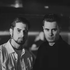 Écoutez Lord Facile & E-NARV, regardez des vidéoclips, lisez la biographie, consultez les dates de tournée et plus encore !