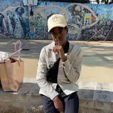 Dengarkan Foreign Cray, tonton video musik, baca bio, lihat tanggal tur & lainnya!