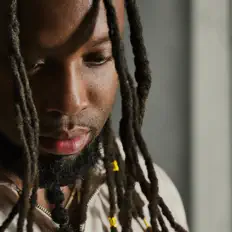 聆聽 Champ Game Live、觀看音樂影片、閱讀小傳、查看巡演日期等！