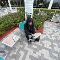 聆聽 undefined、觀看音樂影片、閱讀小傳、查看巡演日期等！
