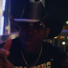 聆聽 Hisyde、觀看音樂影片、閱讀小傳、查看巡演日期等！