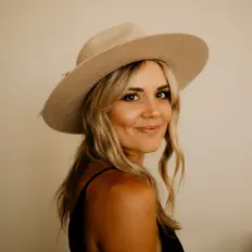 Poslechněte si interpreta Vanessa Rae, sledujte hudební videa, přečtěte si životopis, podívejte se na data turné a další informace.