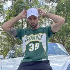 Dengarkan Dekão, tonton video musik, baca bio, lihat tanggal tur & lainnya!