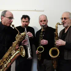 收听 Rova Saxophone Quartet、观看音乐视频、阅读小传、查看巡演日期等 ！