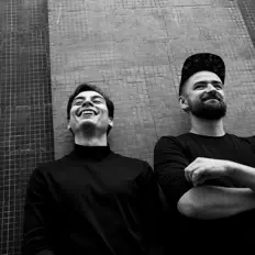 We Draw A सुनें, म्यूज़िक वीडियो देखें, बायो पढ़ें, दौरे की तारीखें और बहुत कुछ देखें!