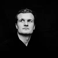 Hör dir undefined an, schau dir Musikvideos an, lies die Biografie, finde Tourdaten und mehr!