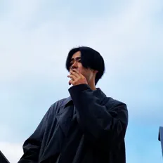 收听 Suhm、观看音乐视频、阅读小传、查看巡演日期等 ！