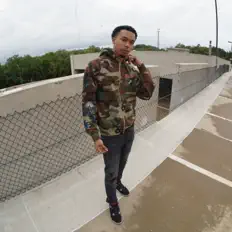 111 Marを聴いたり、ミュージックビデオを鑑賞したり、経歴やツアー日程などを確認したりしましょう！