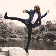 Escucha a James Holt, mira videos musicales, lee su biografía, consulta las fechas de las gira y más.