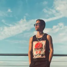 Hör dir 1AM an, schau dir Musikvideos an, lies die Biografie, finde Tourdaten und mehr!