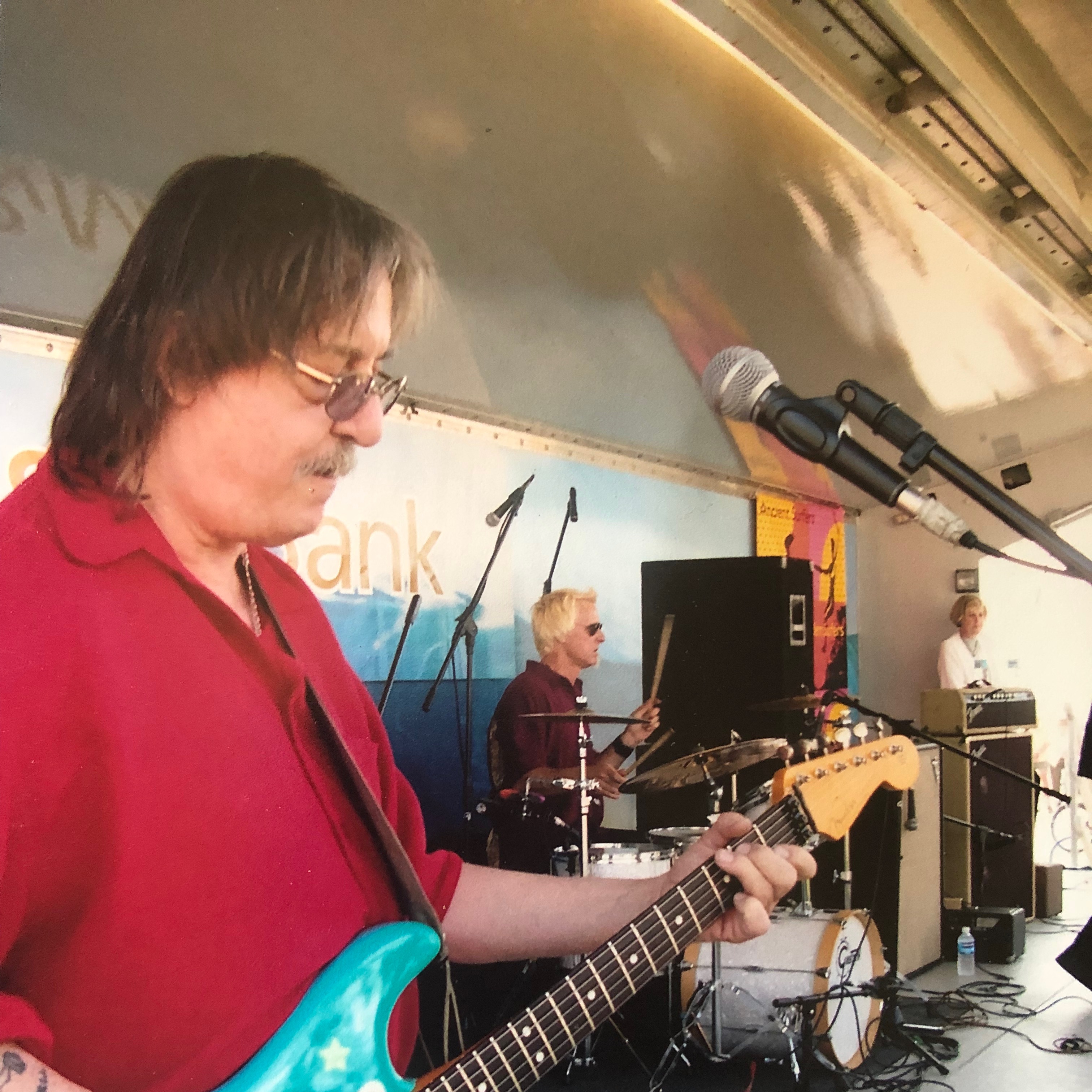 The Surfaris - Shazam