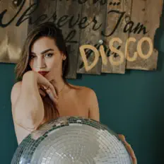 Dengarkan JENNY VOSS, tonton video musik, baca bio, lihat tanggal tur & lainnya!