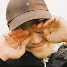 Ouve Ola Village, vê vídeos de música, lê a biografia, vê as datas da digressão e muito mais!