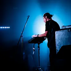 Dengarkan KO-ney, tonton video musik, baca bio, lihat tanggal tur & lainnya!