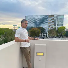 Escucha a Young Sol, mira videos musicales, lee su biografía, consulta las fechas de las gira y más.