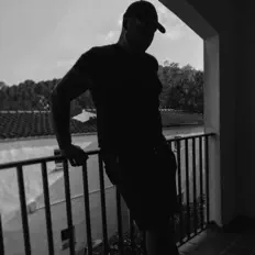 Ouve James Vincent, vê vídeos de música, lê a biografia, vê as datas da digressão e muito mais!