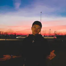 Xicru सुनें, म्यूज़िक वीडियो देखें, बायो पढ़ें, दौरे की तारीखें और बहुत कुछ देखें!