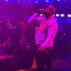 收听 Dollasign Dee、观看音乐视频、阅读小传、查看巡演日期等 ！