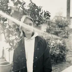 聆聽 Thislandis、觀看音樂影片、閱讀小傳、查看巡演日期等！