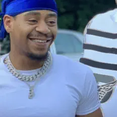 聆聽 Wug、觀看音樂影片、閱讀小傳、查看巡演日期等！