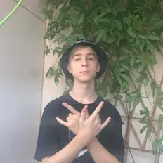 МихаРу सुनें, म्यूज़िक वीडियो देखें, बायो पढ़ें, दौरे की तारीखें और बहुत कुछ देखें!