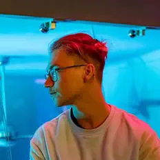 聆聽 Kirin、觀看音樂影片、閱讀小傳、查看巡演日期等！