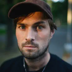 Luister naar Fruit Junior, bekijk muziekvideo's, lees de bio, bekijk de tourdata, en meer!