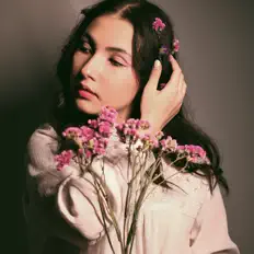 Hör dir Your Juliet an, schau dir Musikvideos an, lies die Biografie, finde Tourdaten und mehr!