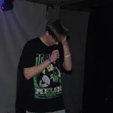 Escucha a Lolyyy, mira videos musicales, lee su biografía, consulta las fechas de las gira y más.