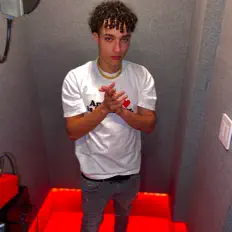 Listen to E CAPO, watch music videos, read bio, see tour dates & more!