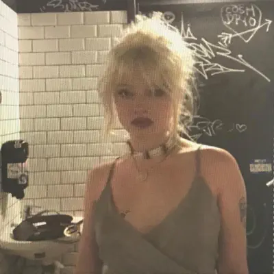 Posłuchaj utworu superstar - Single wykonywanego przez Clemence Violence.