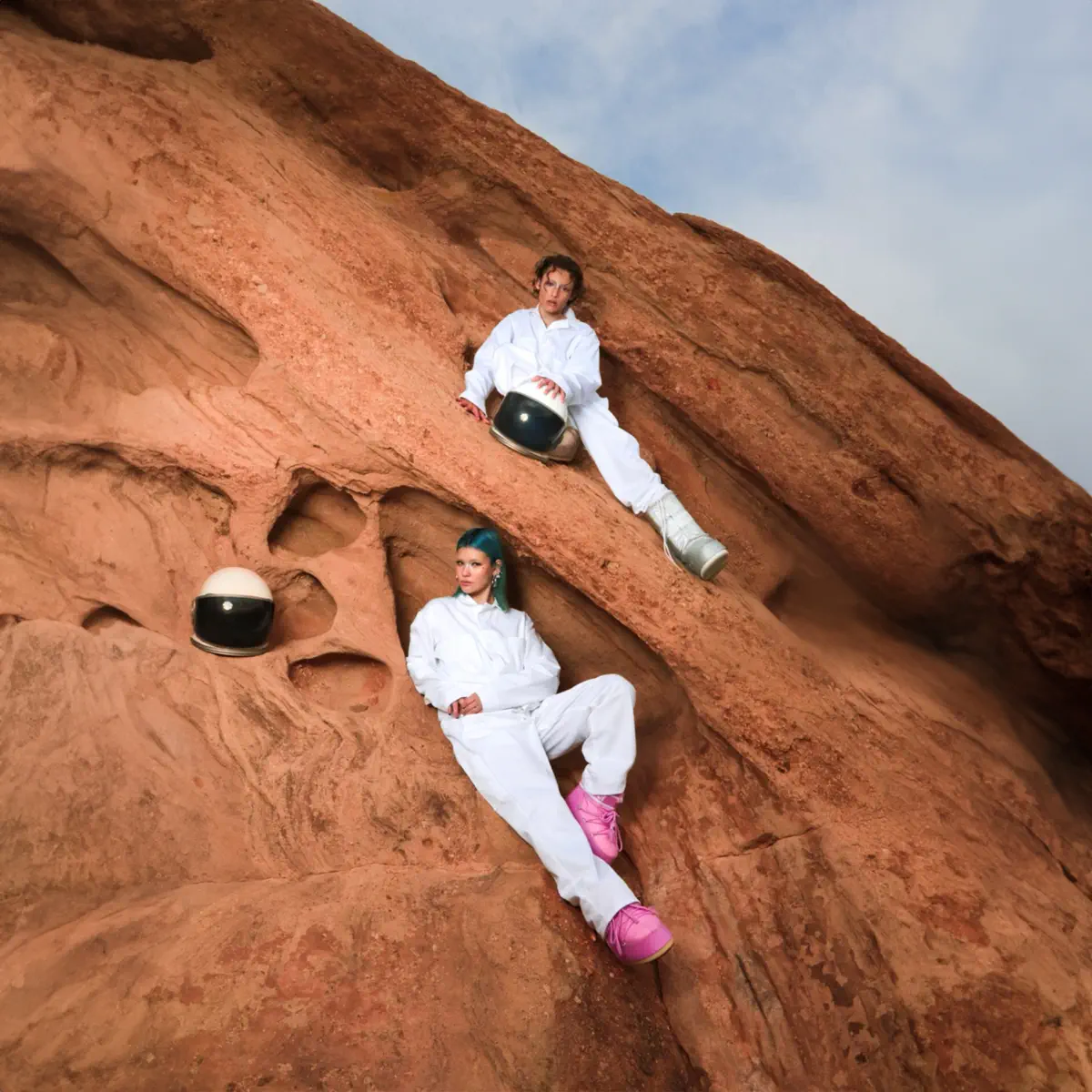 Benicio Bryant & Audrey Mika - Move to Mars - Single (2023) [iTunes Plus AAC M4A]-新房子