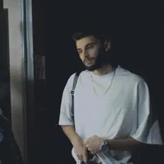 Poslechněte si interpreta Cae$ar, sledujte hudební videa, přečtěte si životopis, podívejte se na data turné a další informace.