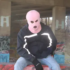 Hör dir AD80 an, schau dir Musikvideos an, lies die Biografie, finde Tourdaten und mehr!