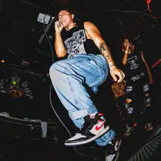 收听 Lord Sinek、观看音乐视频、阅读小传、查看巡演日期等 ！