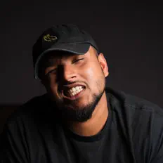 收听 P.D.M.A、观看音乐视频、阅读小传、查看巡演日期等 ！