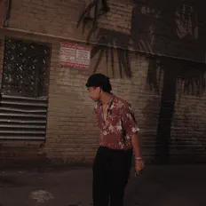 Ouve DAZED, vê vídeos de música, lê a biografia, vê as datas da digressão e muito mais!