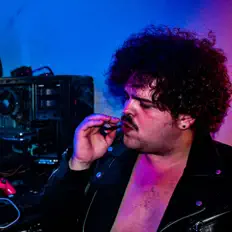 Escucha a Matt Demon, mira videos musicales, lee su biografía, consulta las fechas de las gira y más.