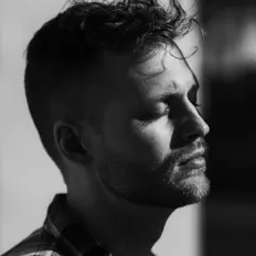 Dengarkan Graham Louis, tonton video musik, baca bio, lihat tanggal tur & lainnya!