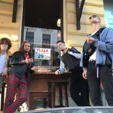 температура सुनें, म्यूज़िक वीडियो देखें, बायो पढ़ें, दौरे की तारीखें और बहुत कुछ देखें!