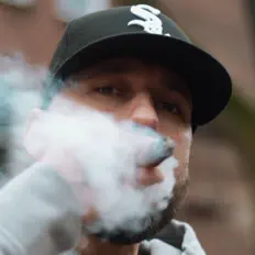 聆聽 Chef Bogey、觀看音樂影片、閱讀小傳、查看巡演日期等！