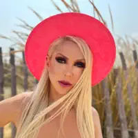 Grande Finale — Laura
