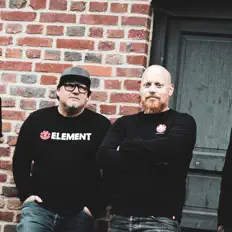 Écoutez Leaf, regardez des vidéoclips, lisez la biographie, consultez les dates de tournée et plus encore !