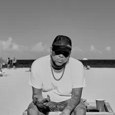 聆聽 Ac3、觀看音樂影片、閱讀小傳、查看巡演日期等！