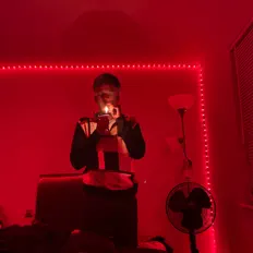 Poslechněte si interpreta Papi Kails, sledujte hudební videa, přečtěte si životopis, podívejte se na data turné a další informace.