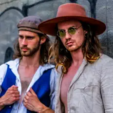 Dengarkan Walker and Wylde, tonton video musik, baca bio, lihat tanggal tur & lainnya!