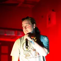 Poslechněte si interpreta undefined, sledujte hudební videa, přečtěte si životopis, podívejte se na data turné a další informace.