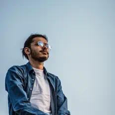 Hör dir Nivel an, schau dir Musikvideos an, lies die Biografie, finde Tourdaten und mehr!